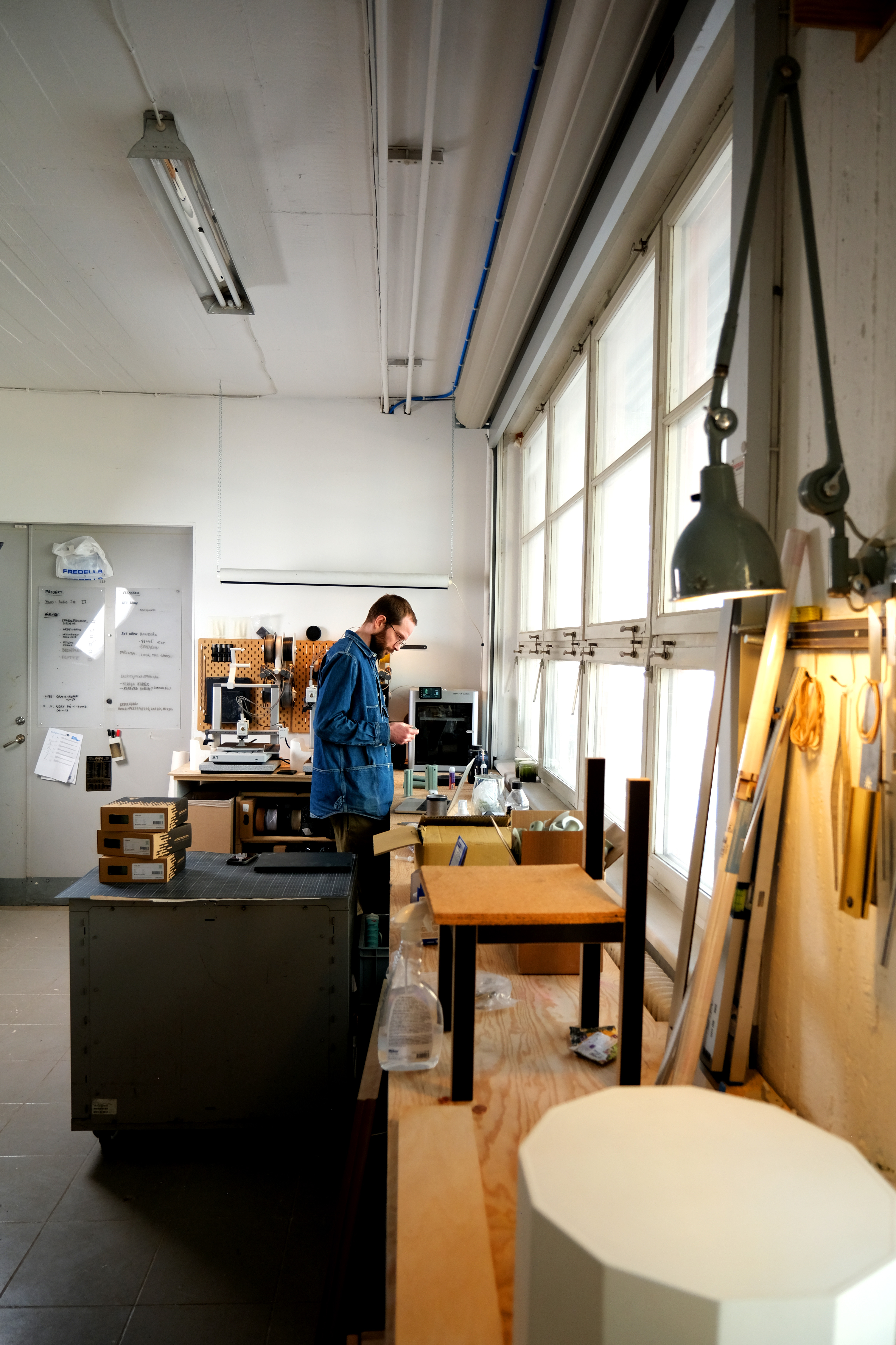 Jag står i min verkstad